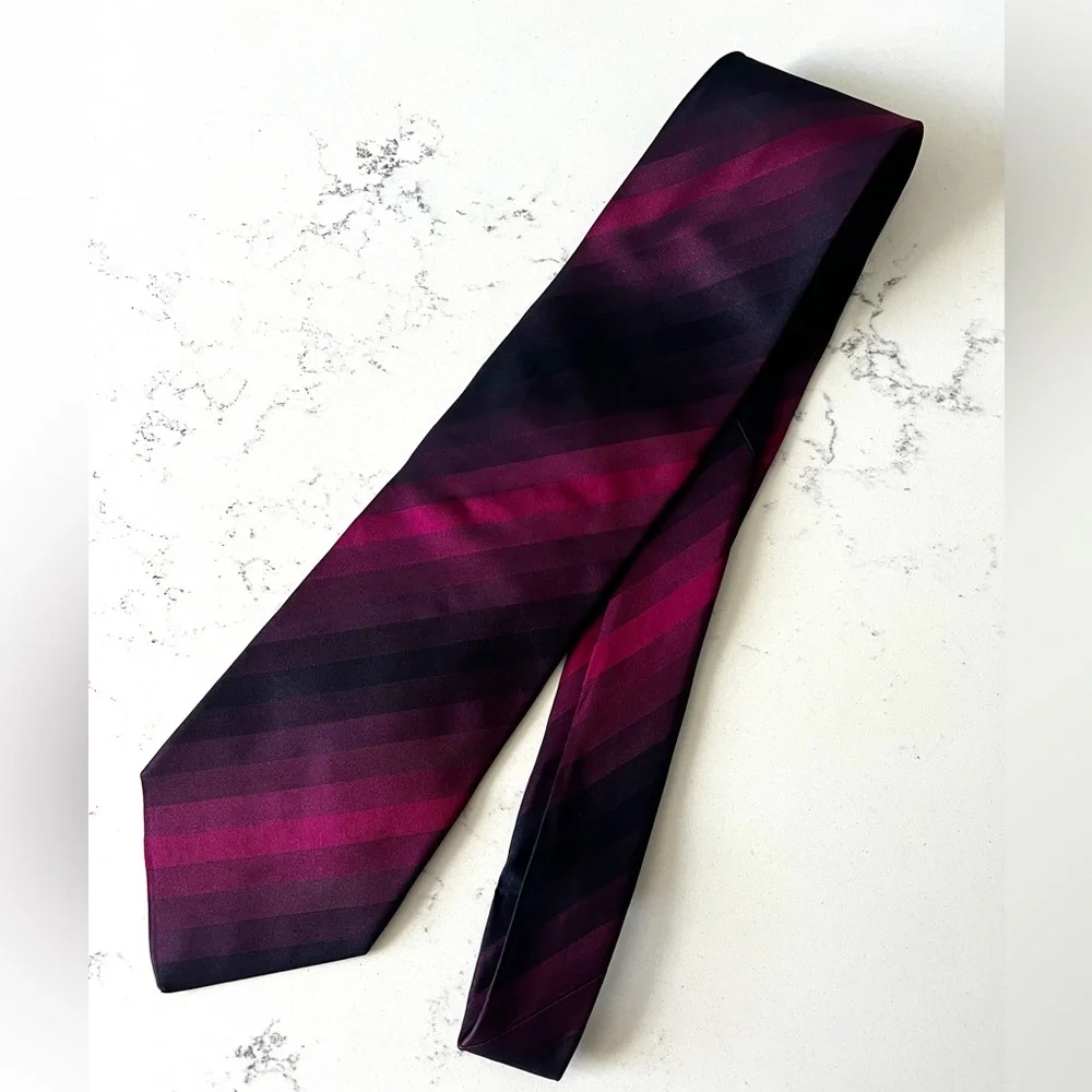 Vintage Men’s Banana Republic  100% Silk NeckTie Made in Italy